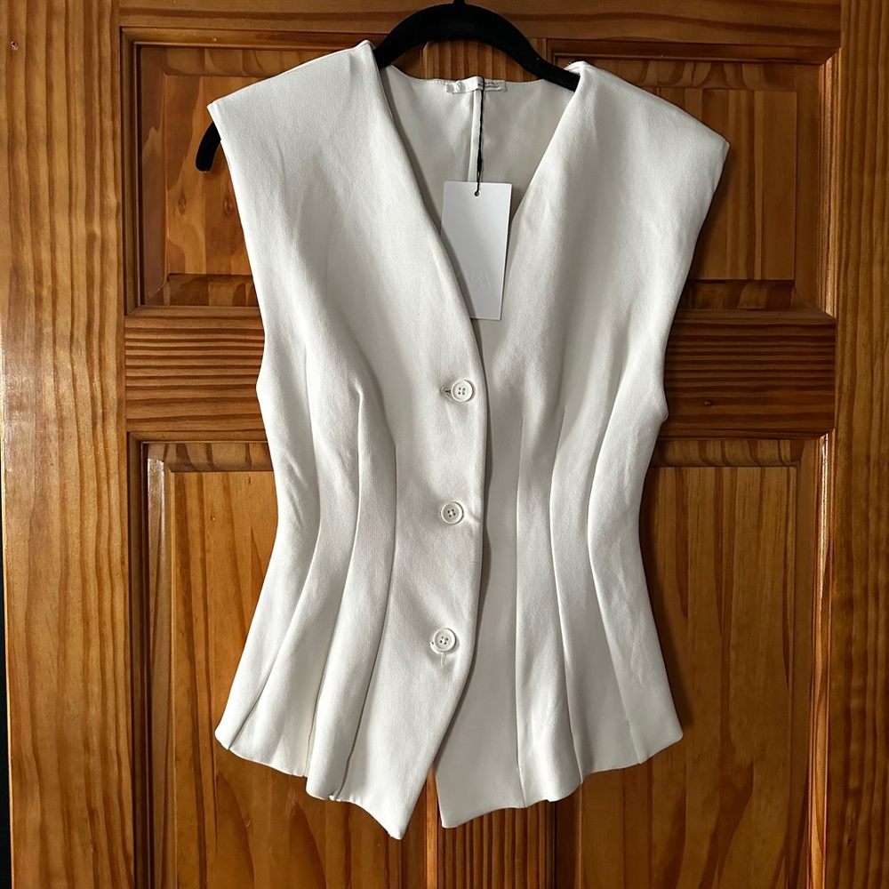 Zara White Sleeveless Button-Up Top